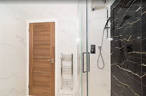 Newly Refurbished Flat Hyde Park London