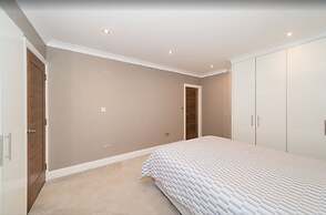 Newly Refurbished Flat Hyde Park London