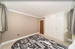 Newly Refurbished Flat Hyde Park London