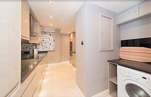 Newly Refurbished Flat Hyde Park London