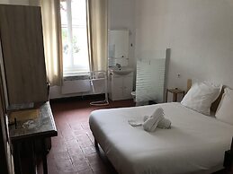 Hôtel Restaurant Les Saladelles