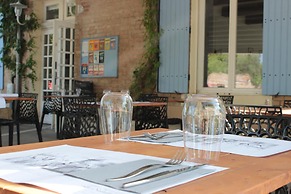 Hôtel Restaurant Les Saladelles