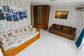 Apartment on Trekhgornyy val 1