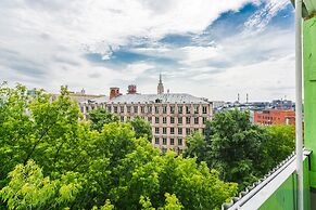 Apartment on Trekhgornyy val 1