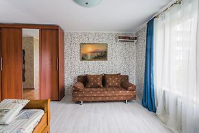 Apartment on Trekhgornyy val 1