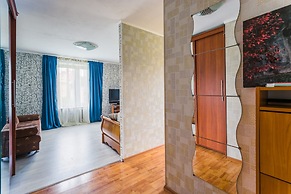 Apartment on Trekhgornyy val 1