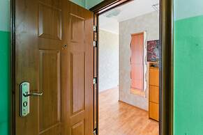 Apartment on Trekhgornyy val 1