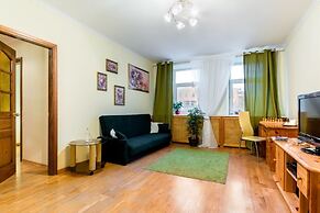 Apartment on Oruzheinyi 13 bld 2