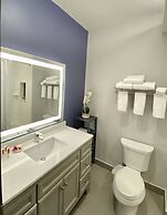 Days Inn & Suites by Wyndham Beaumont West / I-10 & Walden