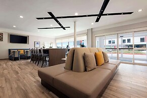 Days Inn & Suites by Wyndham Beaumont West / I-10 & Walden