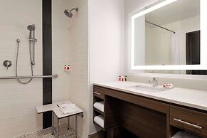 Days Inn & Suites by Wyndham Beaumont West / I-10 & Walden