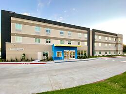 Days Inn & Suites by Wyndham Beaumont West / I-10 & Walden