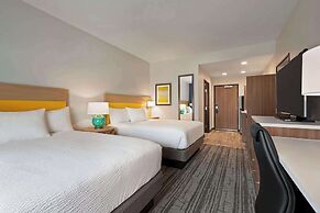 Days Inn & Suites by Wyndham Beaumont West / I-10 & Walden