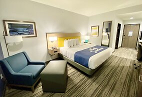 Days Inn & Suites by Wyndham Beaumont West / I-10 & Walden