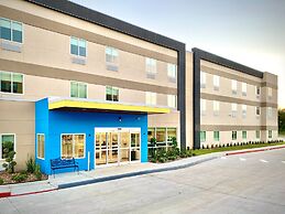 Days Inn & Suites by Wyndham Beaumont West / I-10 & Walden