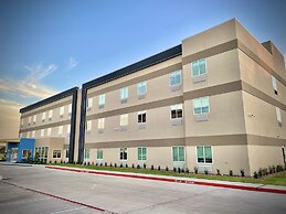 Days Inn & Suites by Wyndham Beaumont West / I-10 & Walden