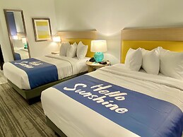 Days Inn & Suites by Wyndham Beaumont West / I-10 & Walden