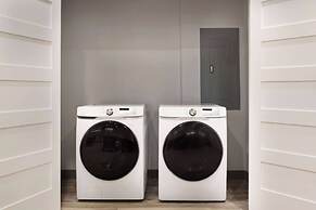 Days Inn & Suites by Wyndham Beaumont West / I-10 & Walden