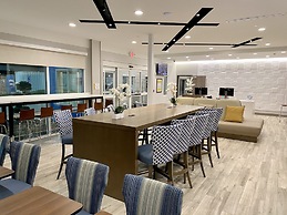 Days Inn & Suites by Wyndham Beaumont West / I-10 & Walden