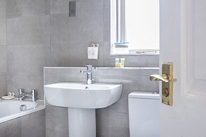 Modern 2 Bedroom Lewisham Apartment