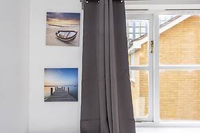 Modern 2 Bedroom Lewisham Apartment