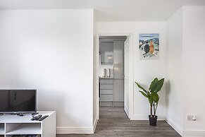Modern 2 Bedroom Lewisham Apartment