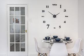 Modern 2 Bedroom Lewisham Apartment