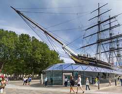 Modern 2 Bedroom Lewisham Apartment