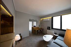 Heyden Entire Super Modern Minimal Flat