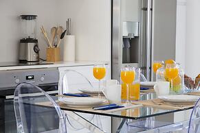 JOIVY Gorgeous 2-bed home, 3 mins from Lisbon Cathedral