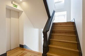 JOIVY Gorgeous 2-bed home, 3 mins from Lisbon Cathedral