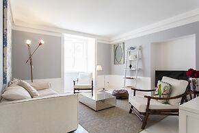 JOIVY Gorgeous 2-bed home, 3 mins from Lisbon Cathedral