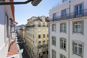 JOIVY Gorgeous 2-bed home, 3 mins from Lisbon Cathedral