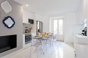 JOIVY Gorgeous 2-bed home, 3 mins from Lisbon Cathedral