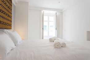 JOIVY Gorgeous 2-bed home, 3 mins from Lisbon Cathedral