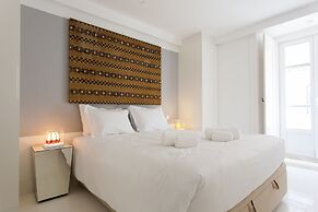 JOIVY Gorgeous 2-bed home, 3 mins from Lisbon Cathedral
