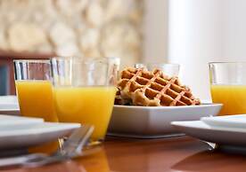 JOIVY Spacious & elegant 1-bed flat, moments from Avenida station