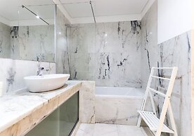 JOIVY Spacious & elegant 1-bed flat, moments from Avenida station