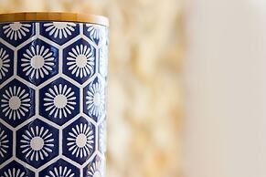 JOIVY Spacious & elegant 1-bed flat, moments from Avenida station