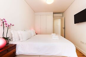 JOIVY Spacious & elegant 1-bed flat, moments from Avenida station