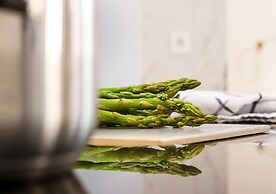 JOIVY Polished 1BR Apt, close by Avenida da Liberdade