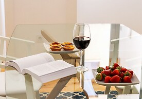 JOIVY Polished 1BR Apt, close by Avenida da Liberdade