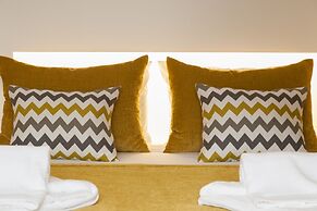 JOIVY Design heaven in Baixa - 2BR Apt w/workspace