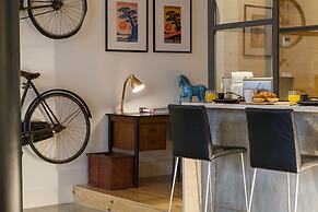 JOIVY Design heaven in Baixa - 2BR Apt w/workspace