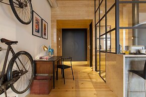 JOIVY Design heaven in Baixa - 2BR Apt w/workspace