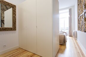 JOIVY Design heaven in Baixa - 2BR Apt w/workspace
