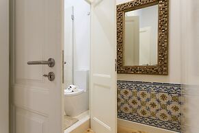 JOIVY Design heaven in Baixa - 2BR Apt w/workspace