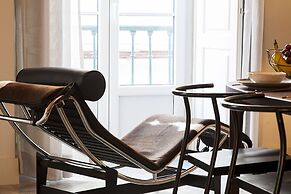 JOIVY Design heaven in Baixa - 2BR Apt w/workspace