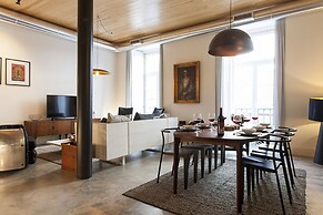 JOIVY Design heaven in Baixa - 2BR Apt w/workspace