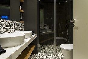 JOIVY Design heaven in Baixa - 2BR Apt w/workspace